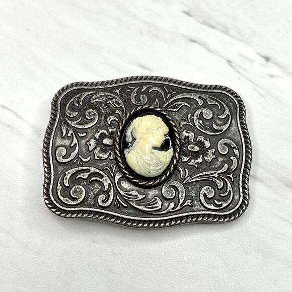 Engraved Cameo SIlver Belt Buckle - Picture 1 of 3